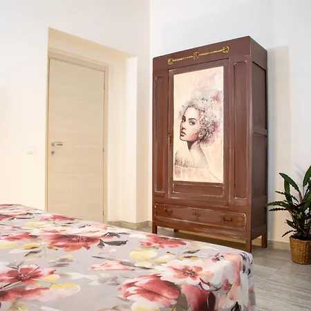 Apartment M&c Viale Dei Giardini - Spazioso Finemente Arredato A *
